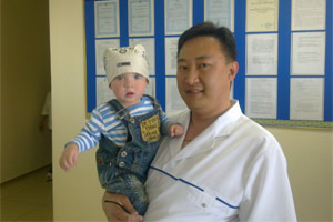 Доктор с ребенком